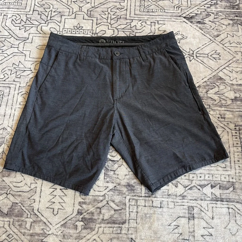 Vuori Aim Shorts Mens Medium Charcoal Grey V386 Performance Golf Travel Shorts